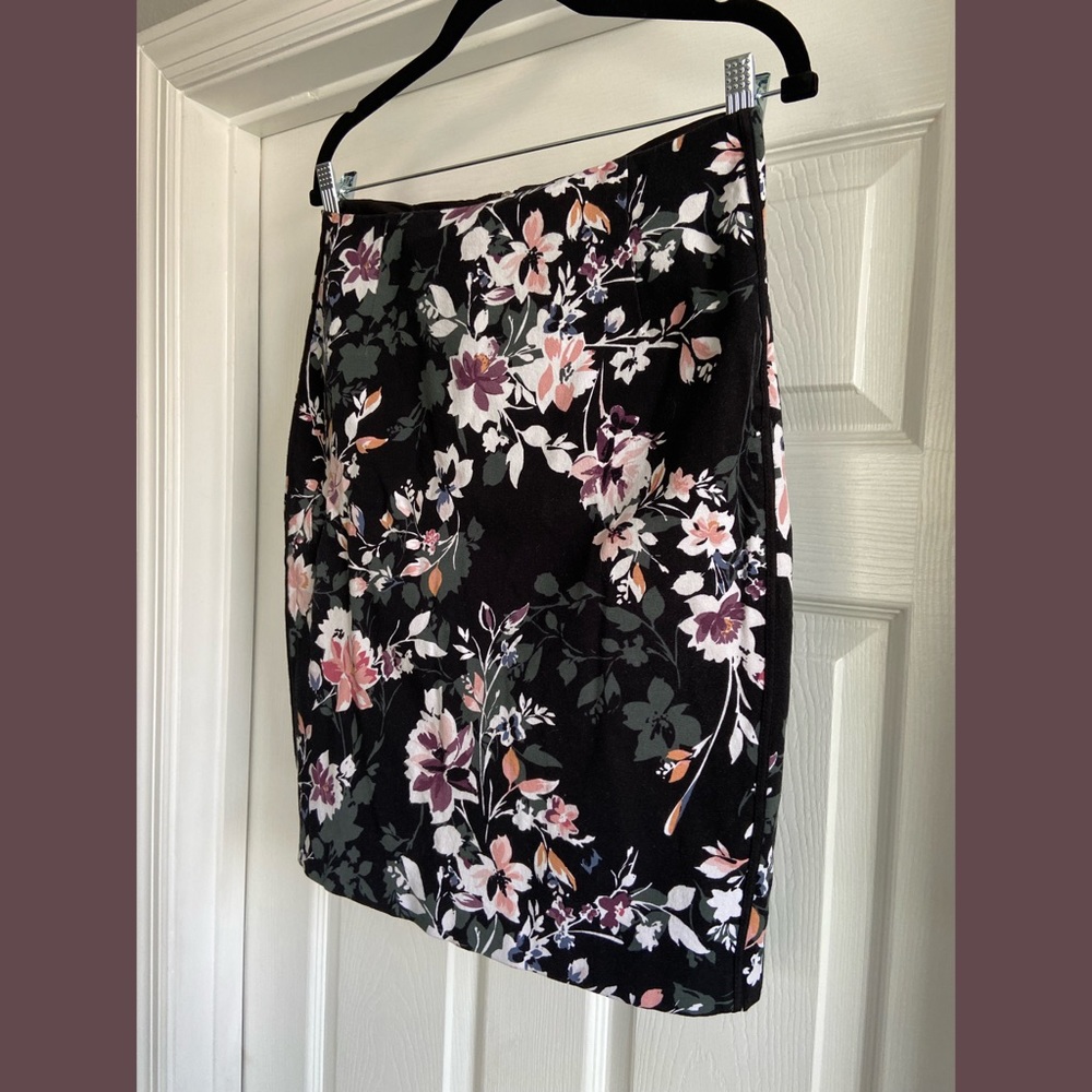 WHBM Floral Fitted Skirt